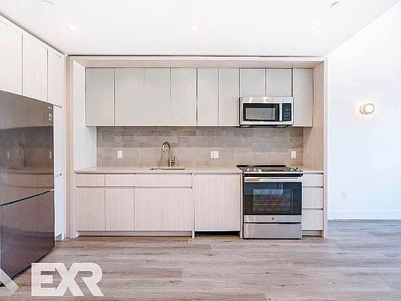 4th image of 210 Clarkson Ave #703