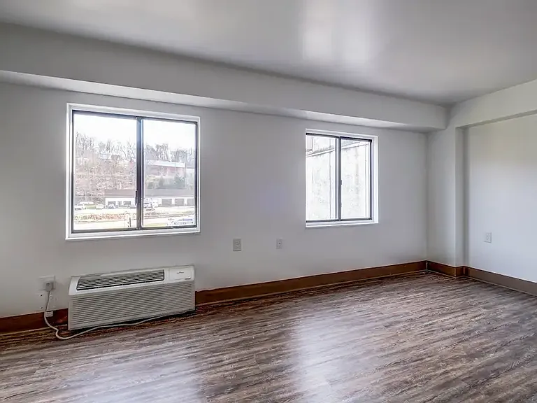 Sullivan Terrace Apartments — Photo 13