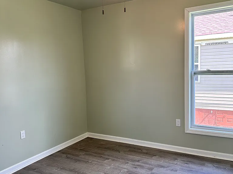 3 of 3 large spacious bedrooms
