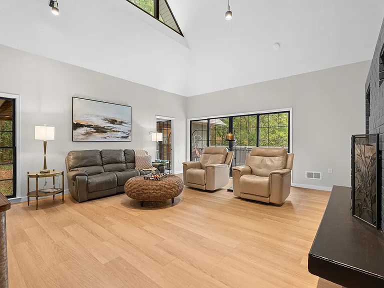 211 Wendwood Dr — Photo 24