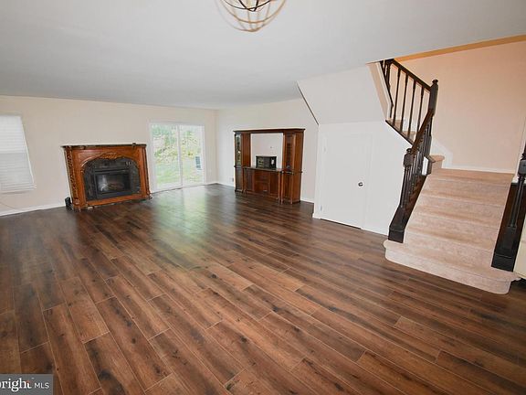 5th image of 604 Lindsley Ct