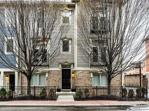 3rd image of 256 N Park Ave