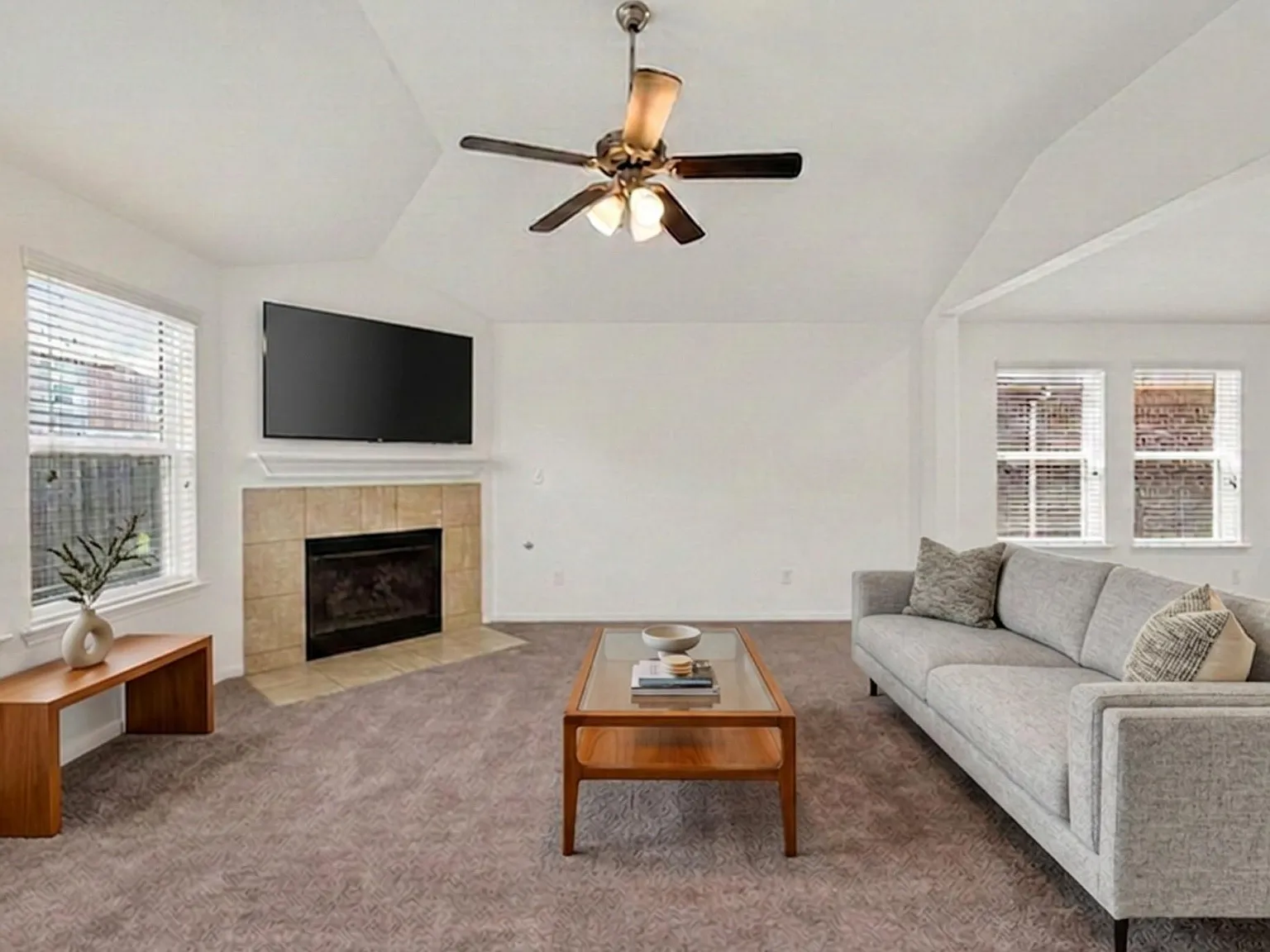 3 bed, 2.0 bath, 2007 sqft, $2,150 — Photo 2