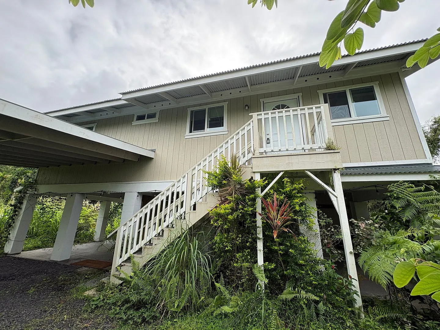 Beautiful 4 bedroom, 2 Bath Home close to Hilo Town — Photo 1