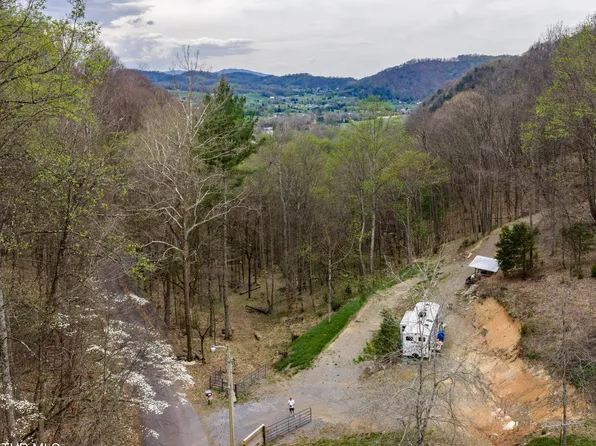 394 & 400 Bishop Hollow Rd, Elizabethton, TN 37643