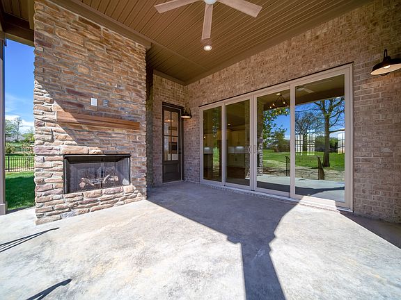 3rd image of 385 Broughton St #301