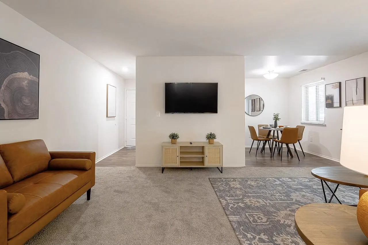 Meadowbrook Village Apartments — Photo 4