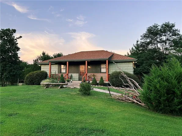19211 S Beattie Rd, Pleasant Hill, MO 64080