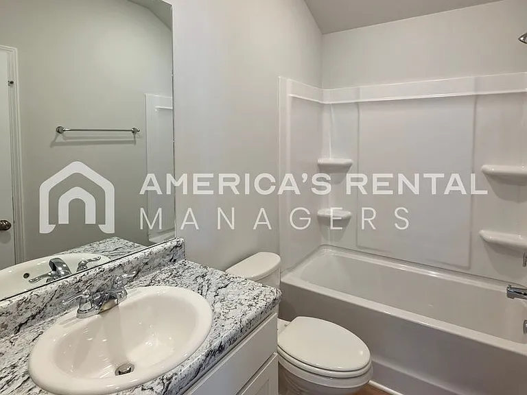 1028 John Ave — Photo 19