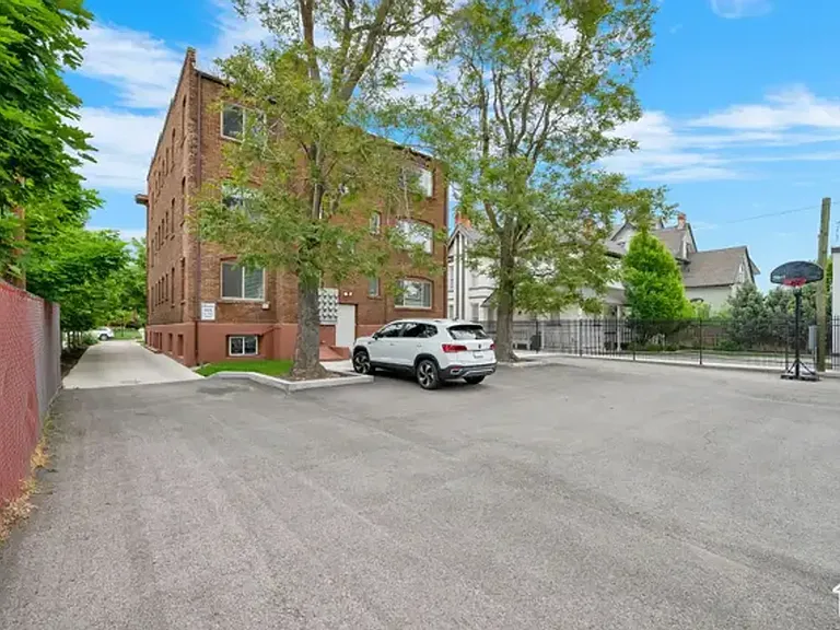 Jefferson Avenue Apartments — Photo 8