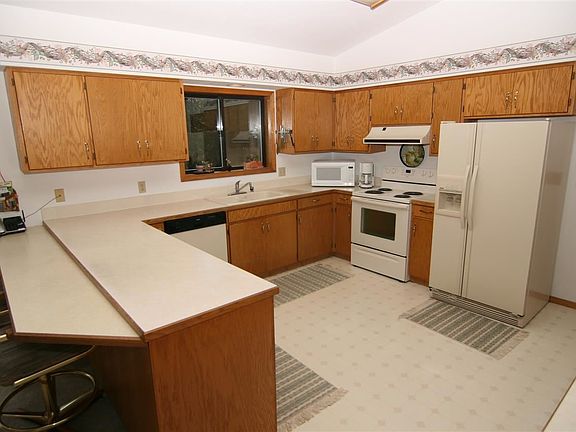 5th image of 215 Eagle Dr