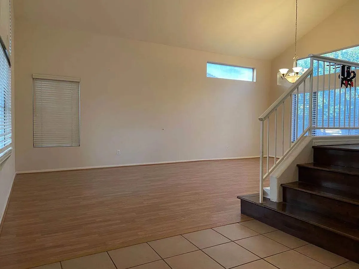 Building Photo - 2407 S Sycamore Pl