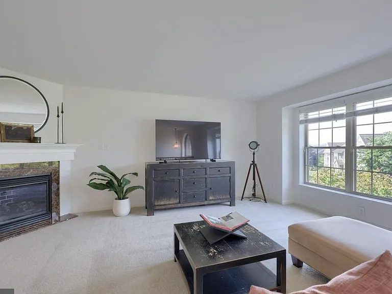 637 Royal View Dr — Photo 6