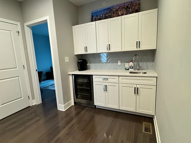 wet bar 3rd flr, shared