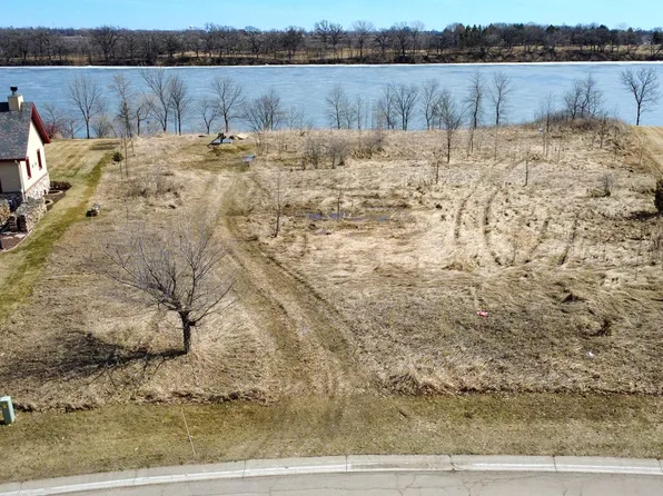 1165 W Shore Dr SW, Hutchinson, MN 55350