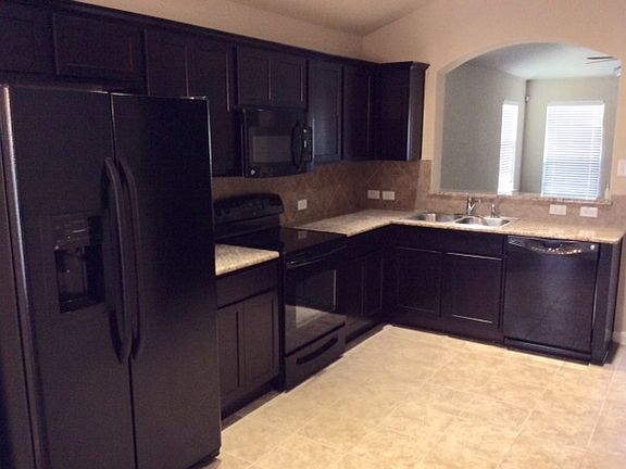 3rd image of 916 Alamo Plaza Dr