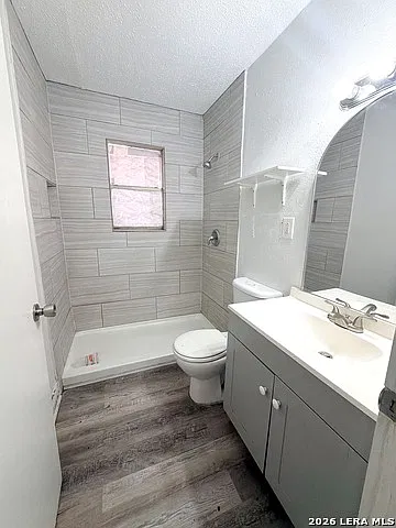 153 E Baylor — Photo 3