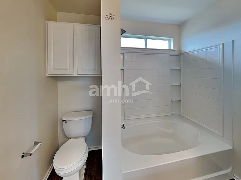 210 Phillips St — Photo 12