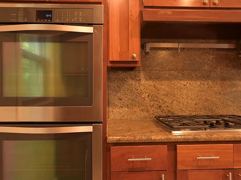 9810 Cliffwood Dr — Photo 24