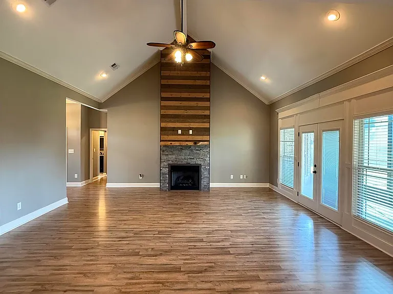 142 Addington Dr — Photo 4