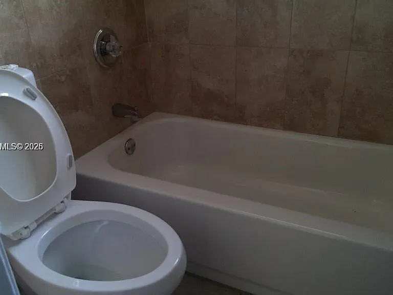18223 Oleta Dr #18223 — Photo 7