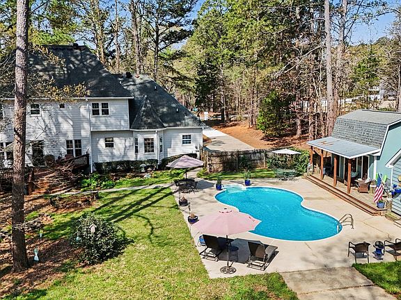 5th image of 105 Tiffany Ct