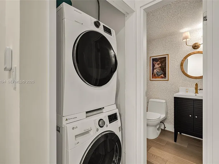 6011 N Bayshore Dr #10 — Photo 8