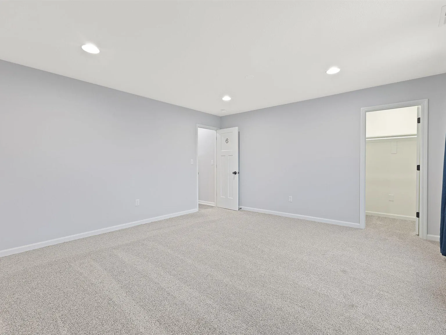 4 bed, 3.5 bath, 2606 sqft, $819 — Photo 1