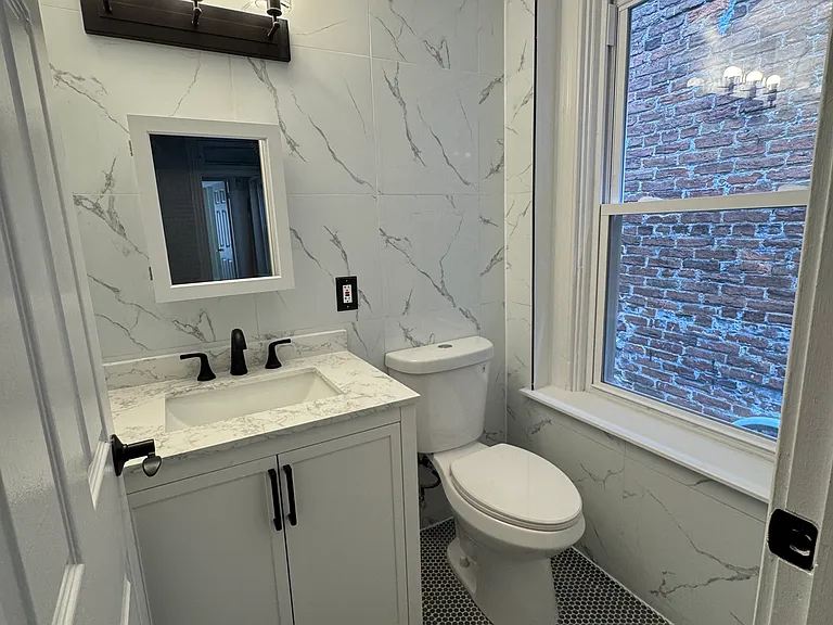 677 Washington Blvd #B — Photo 8