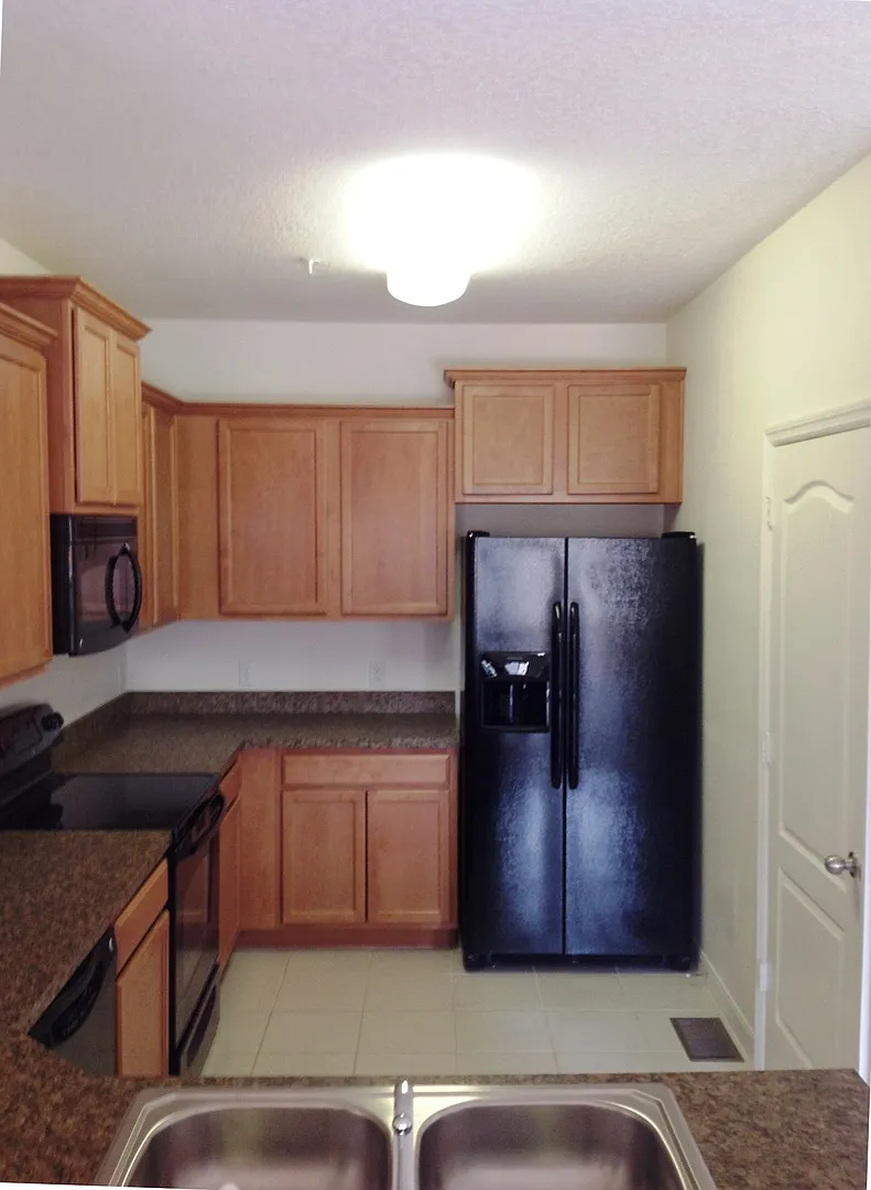 2 Bed /2 bath with Garage - Jefferson Green At Anthem Park — Photo 3