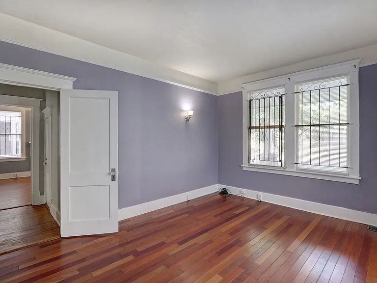 631 West 37th St — Photo 13