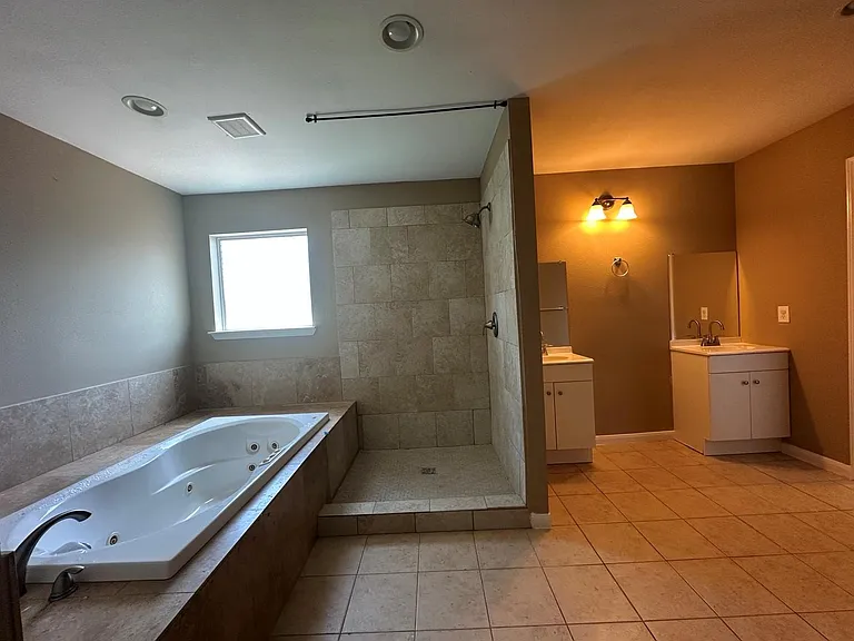 7410 Frostview Ln — Photo 15