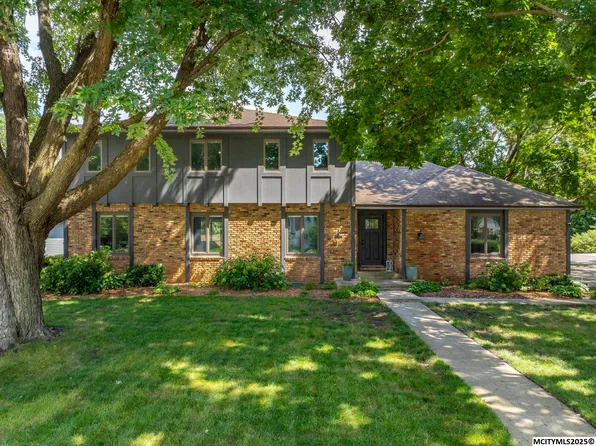 1803 Springview Dr, Mason City, IA 50401