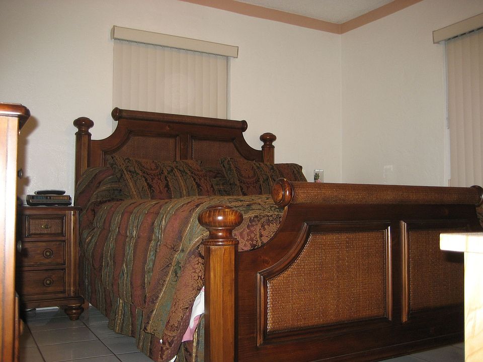 2nd image of 681 E 11th Pl
