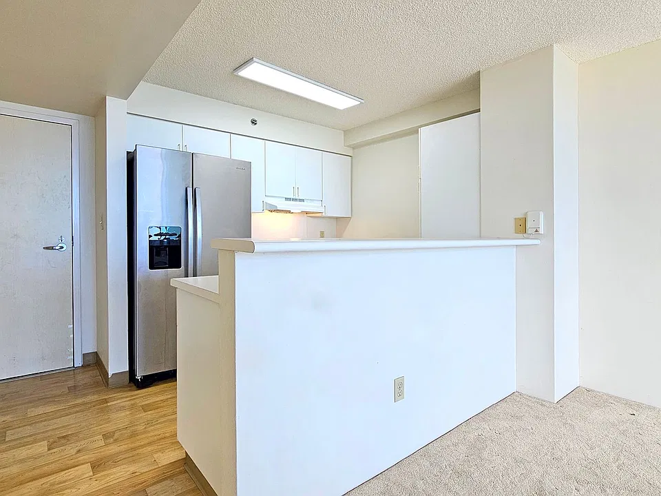 215 N King St #1605