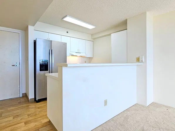 215 N King St APT 1605, Honolulu, HI 96817
