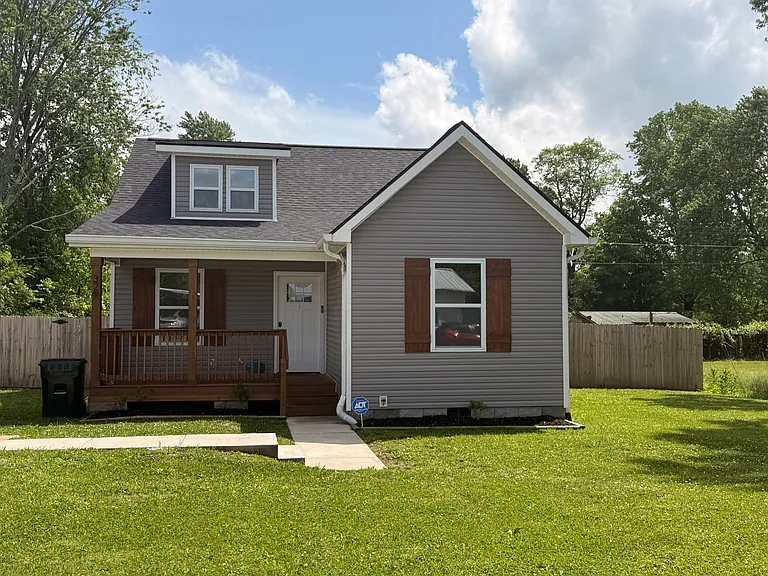 329 Simpson St — Photo 1