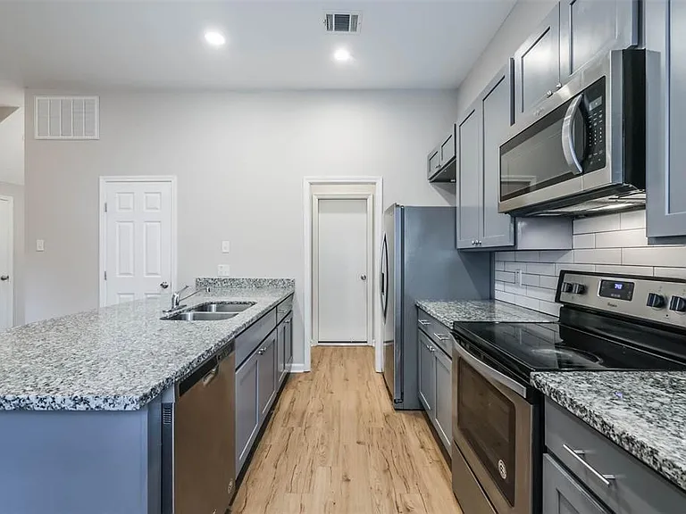 3207 Avenue O — Photo 11
