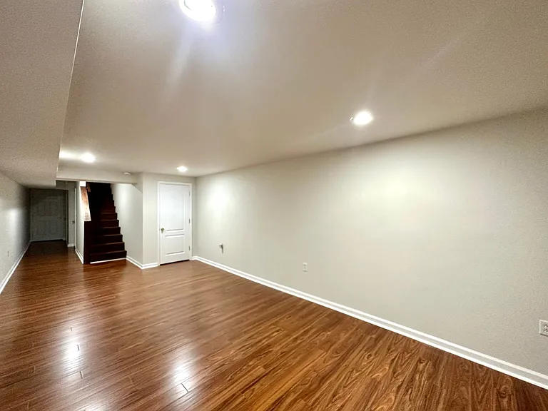 816 W 37th St — Photo 32