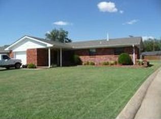 114 Ramsey Dr, Elk City, OK 73644
