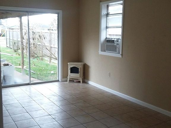 2nd image of 4005 Loveland St #B