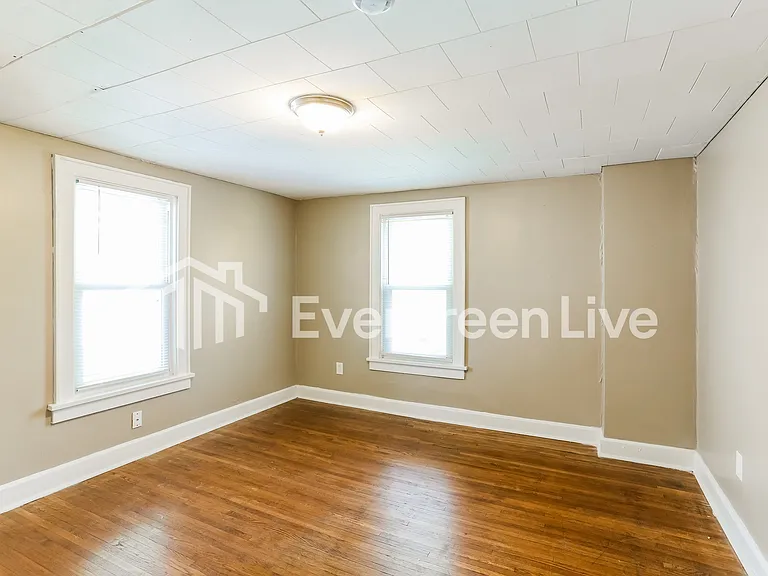 731 Malvern Ave — Photo 10