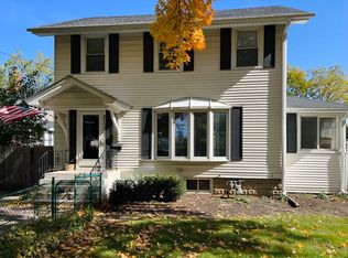 713 Warrenville Rd, Wheaton, IL 60189