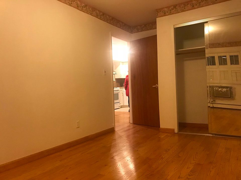 2nd image of 917 125th St #1