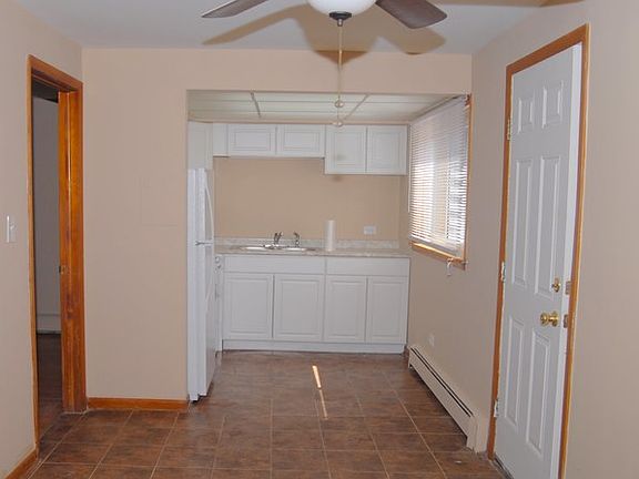 3rd image of 2323 119th St APT 1