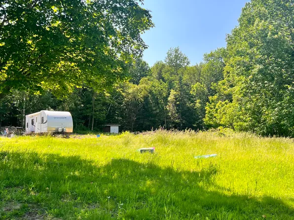 215 Avenue Road, Garland, ME 04939