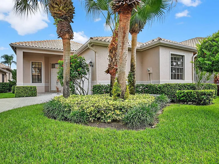 4553 Barclay Fair Way — Photo 3