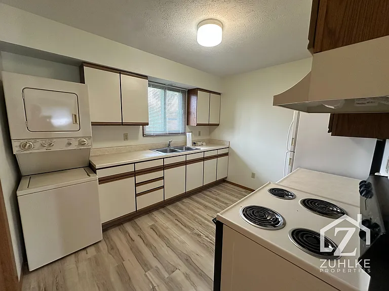 1204 Isabelle Cir #12 — Photo 2