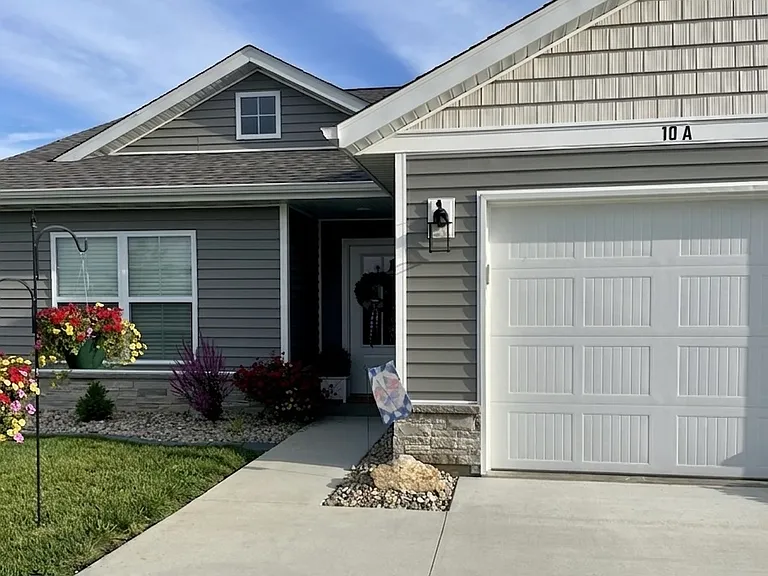 10 Marker Dr #10A — Photo 1