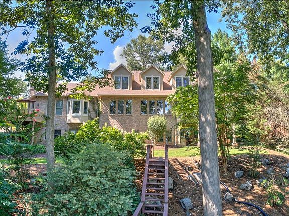 3rd image of 390 Candy Creek Dr